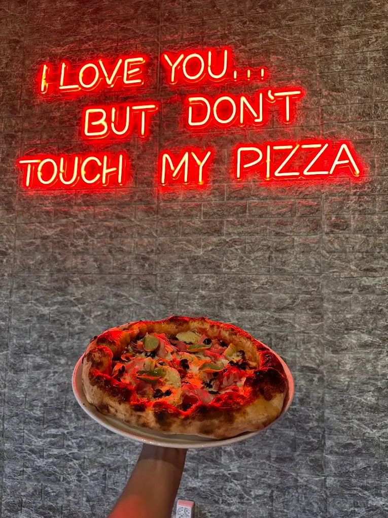 Pizza aus dem Ofen von Mamà